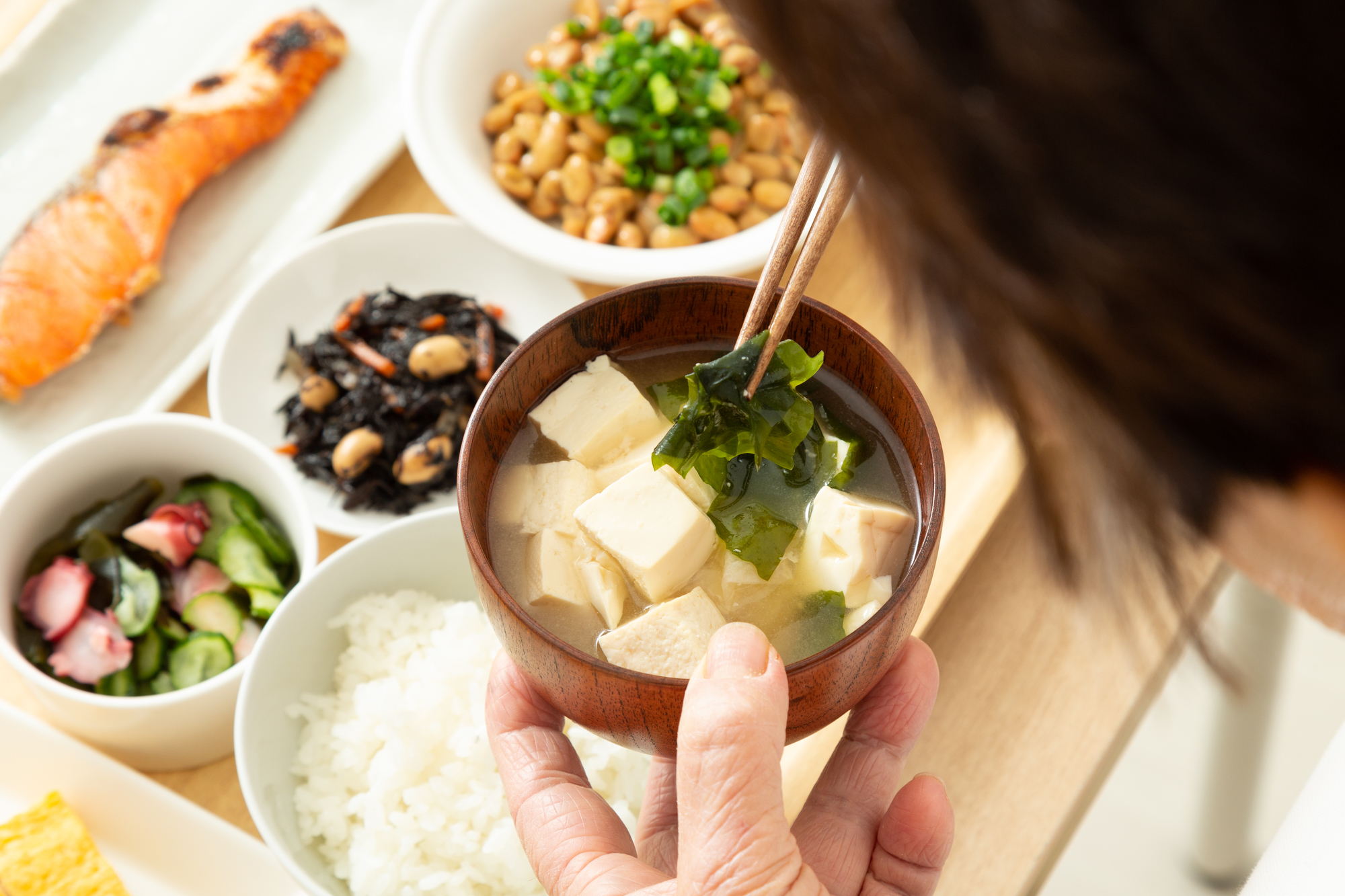 「シンバイオティクス」は体内の乳酸菌活躍に必須